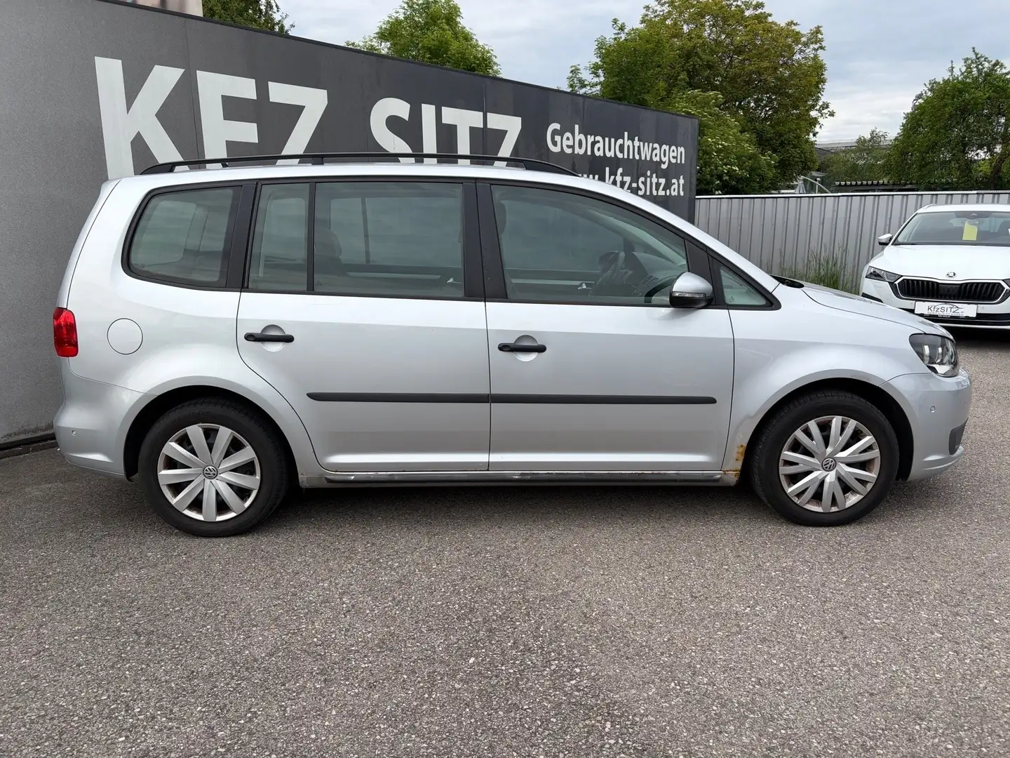 Volkswagen Touran Trendline 1,6 BMT TDI DPF Silber - 2