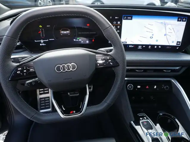Audi Q5 view 4