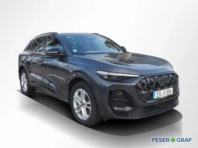 Audi Q5 view 2
