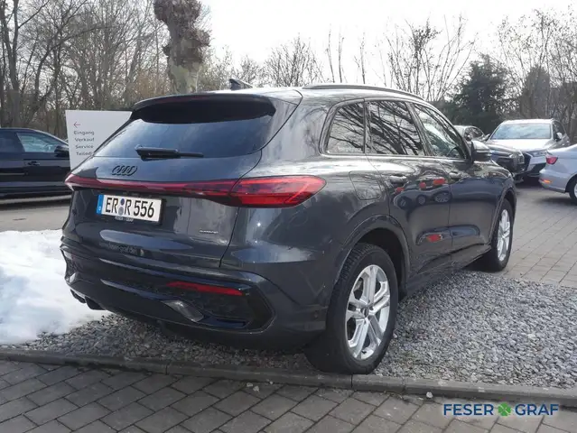 Audi Q5 view 3