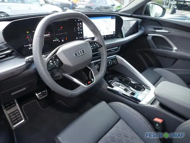 Audi Q5 view 8