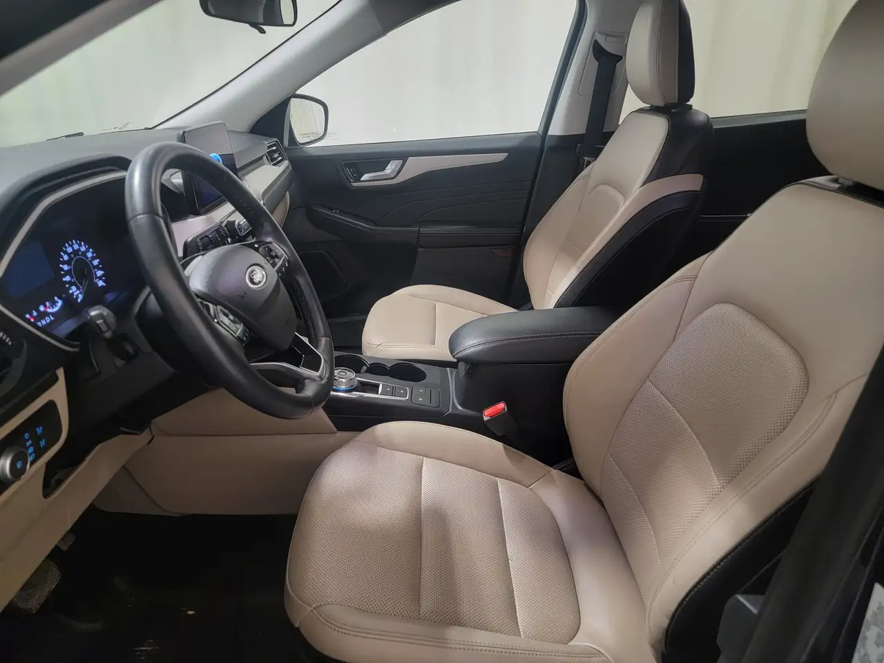 Ford Escape снимка Ford Escape