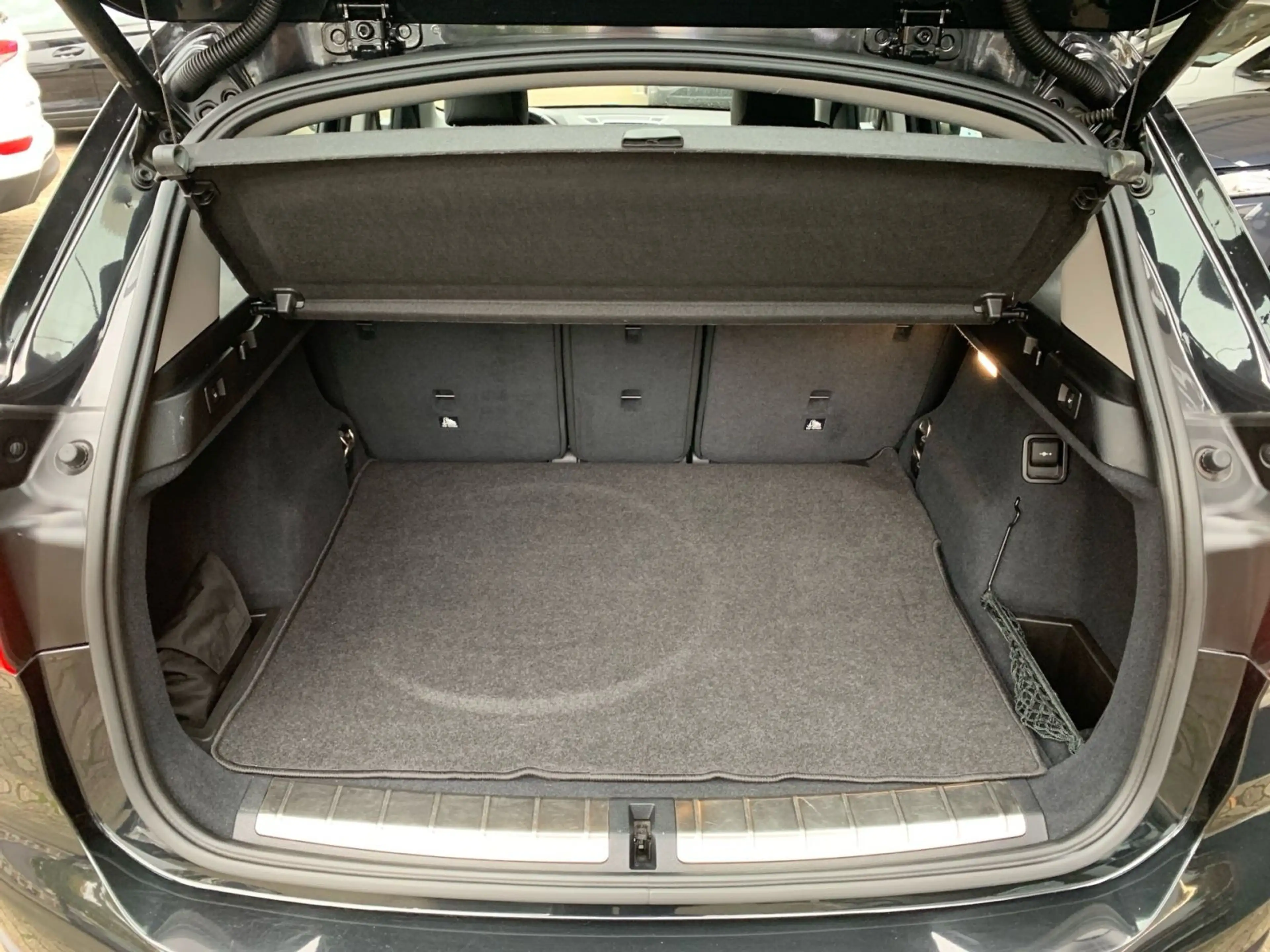 BMW X1 sDrive18i xLine Automatik — photo 12