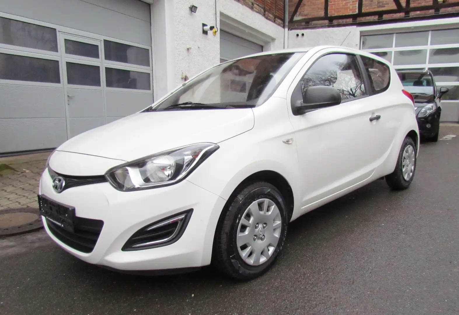 Hyundai i20 1.2 Trend Weiß - 2