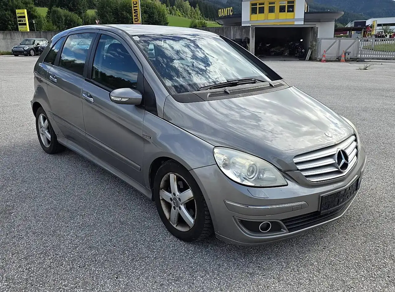 Mercedes-Benz B 200