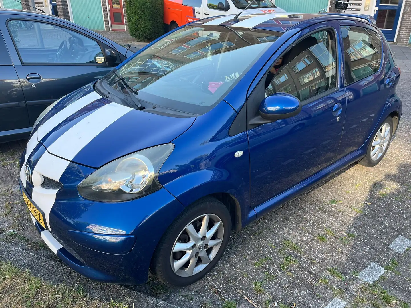 Toyota Aygo 1.0-12V + Blauw - 1