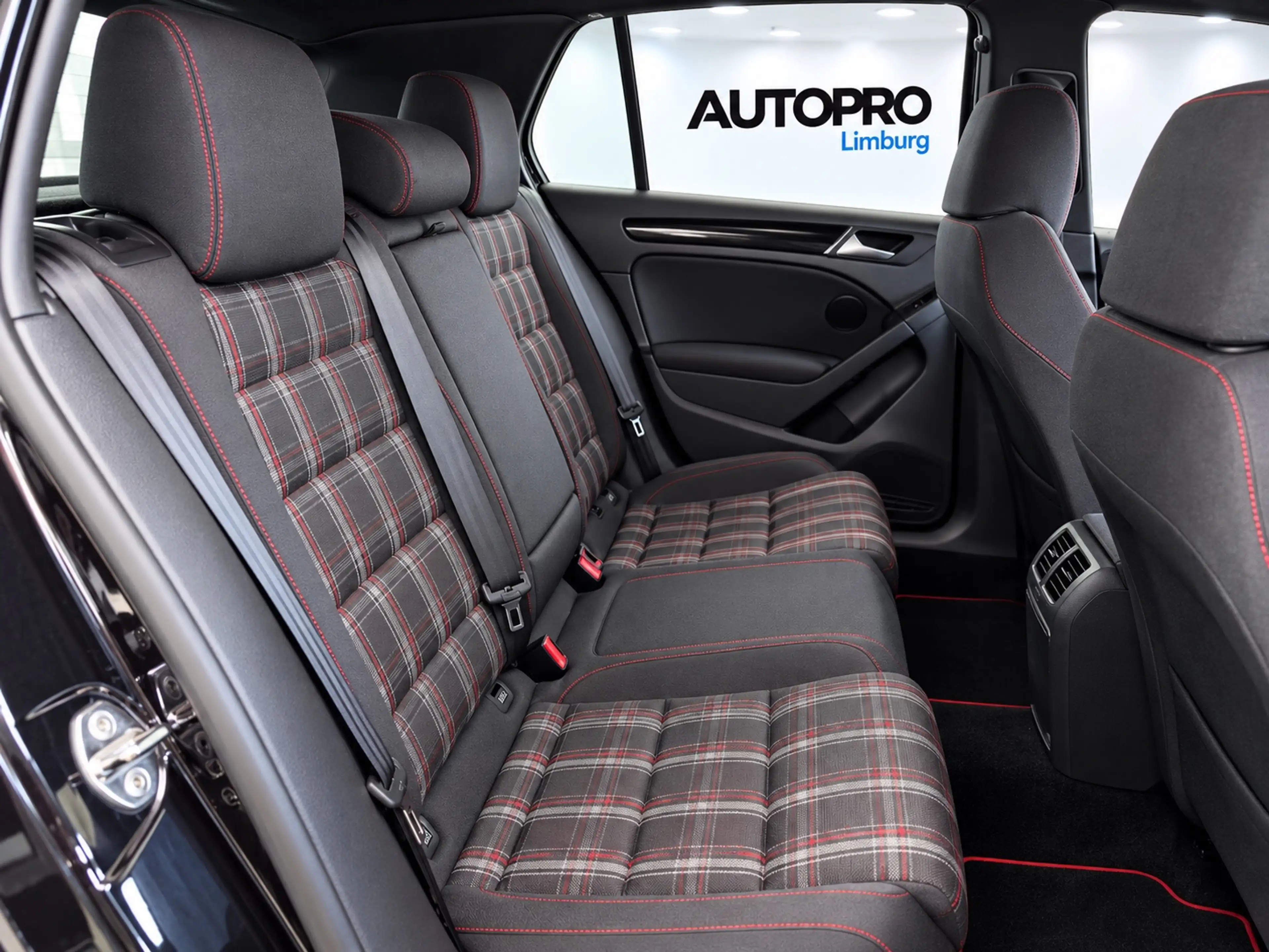 Volkswagen Golf GTI 2.0 — photo 10