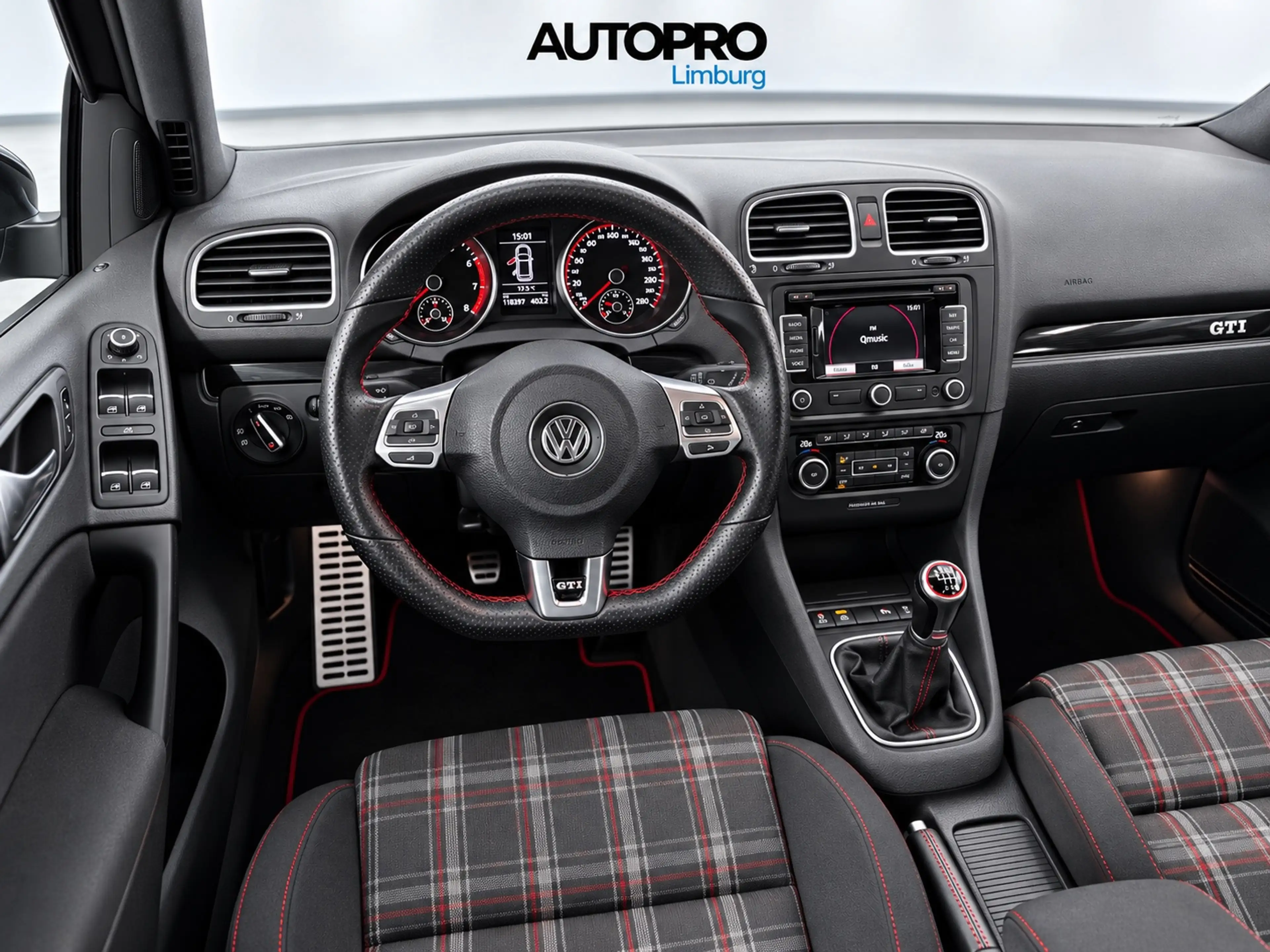 Volkswagen Golf GTI 2.0 — photo 12