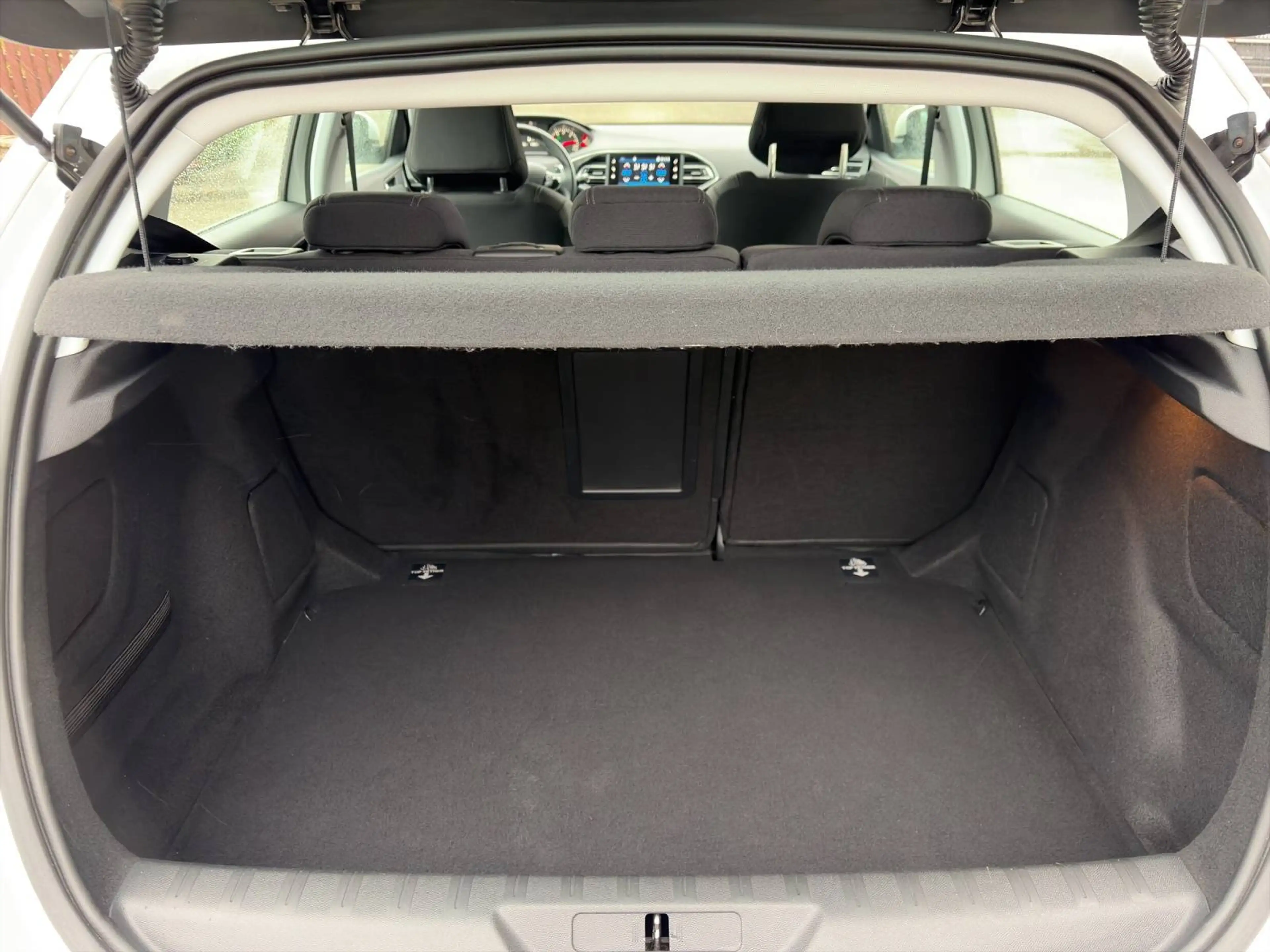 Peugeot 308 Allure — photo 8