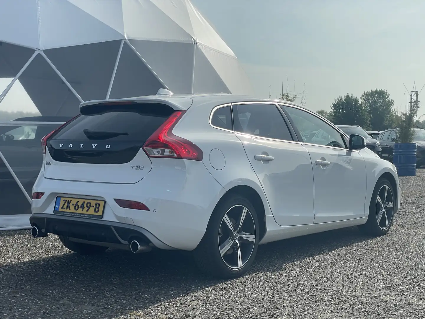 Volvo V40 1.5 T3 Polar+ Sport R-Design | Panoramadak | Harma Wit - 2