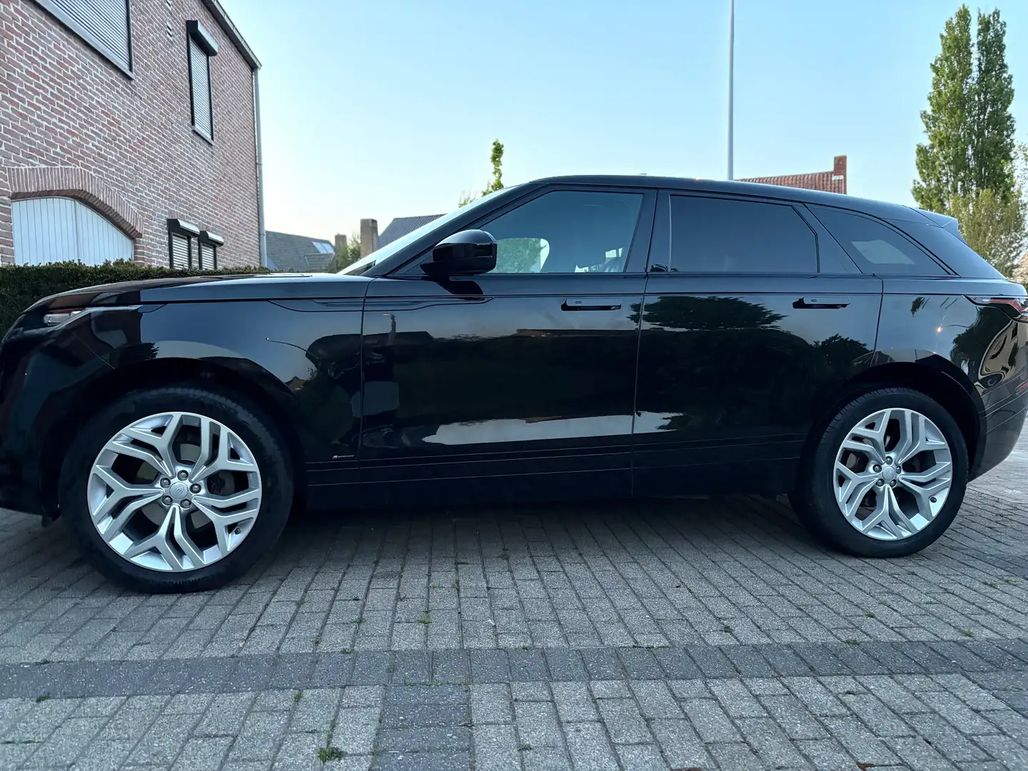 Land Rover Range Rover Velar Range Rover Velar 2.0d R-Dynamic S Zwart - 1