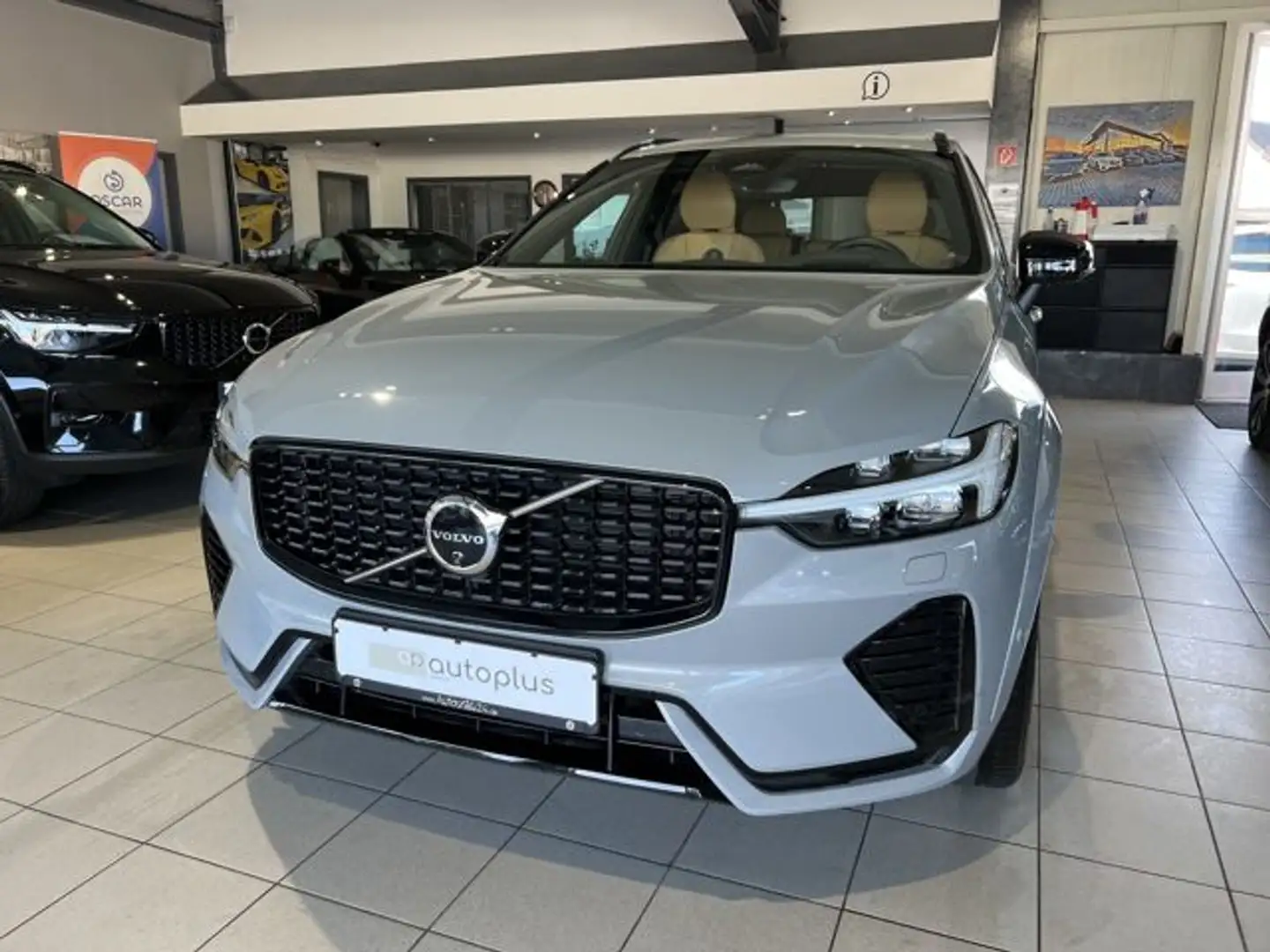 Volvo XC60 T8 Ultimate Dark Recharge AWD B&W Massage Grau - 2