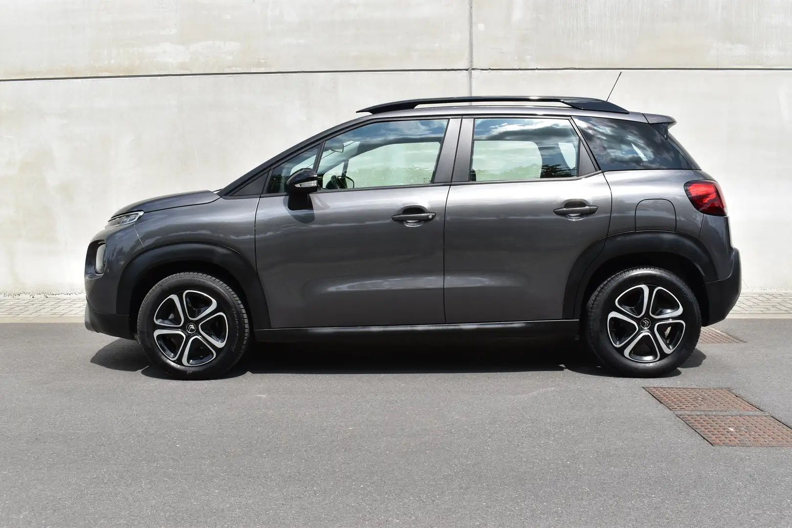 Citroen C3 Aircross 1.2 Shine *110* 1 an de garantie Grijs - 2