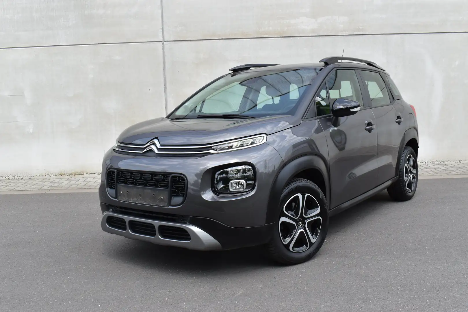 Citroen C3 Aircross 1.2 Shine *110* 1 an de garantie Grijs - 1
