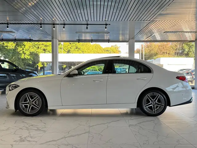 Mercedes-Benz C-Class view 3