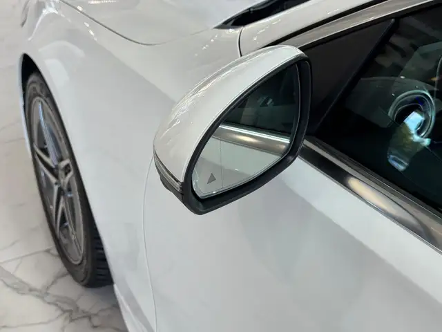 Mercedes-Benz C-Class view 9