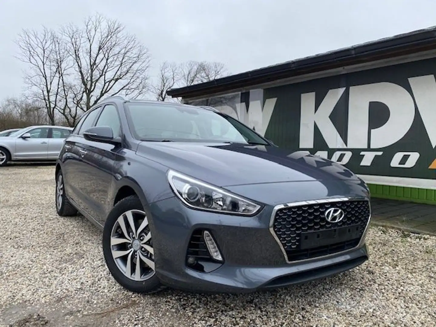 Hyundai i30 1.6 CRDi Sky Gris - 1