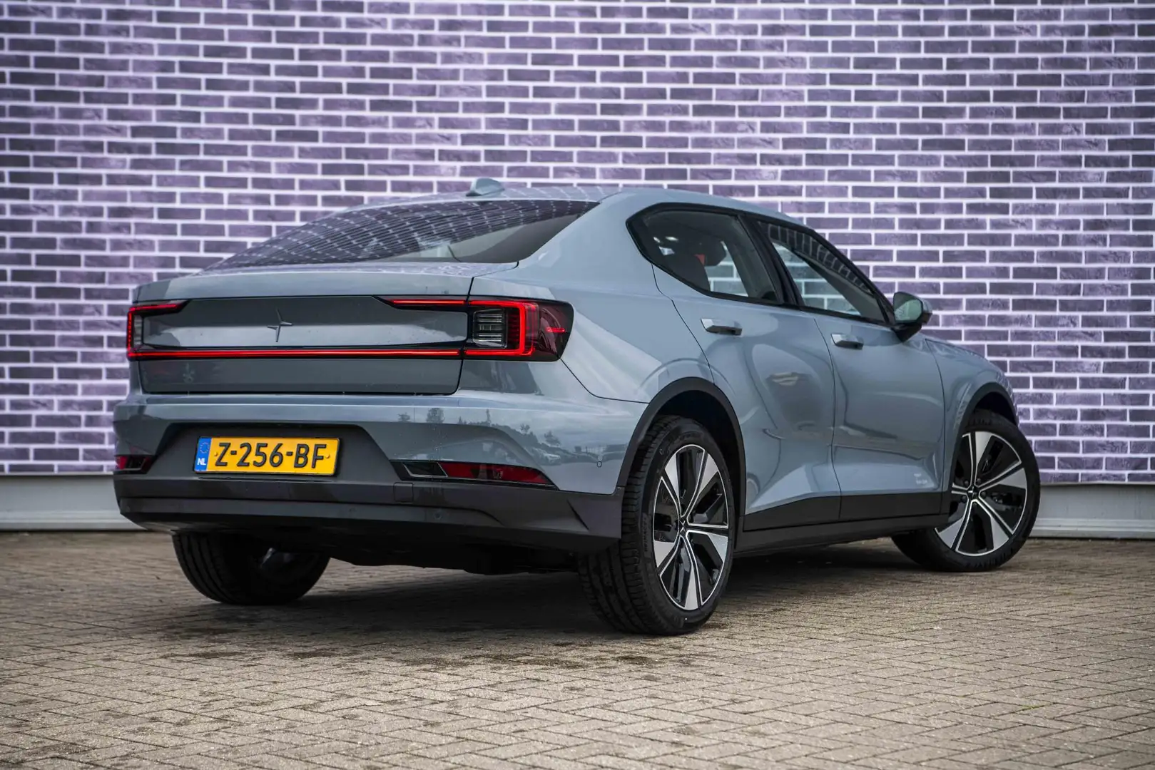 Polestar 2 Standard Range Single Motor 70 kWh Grigio - 2