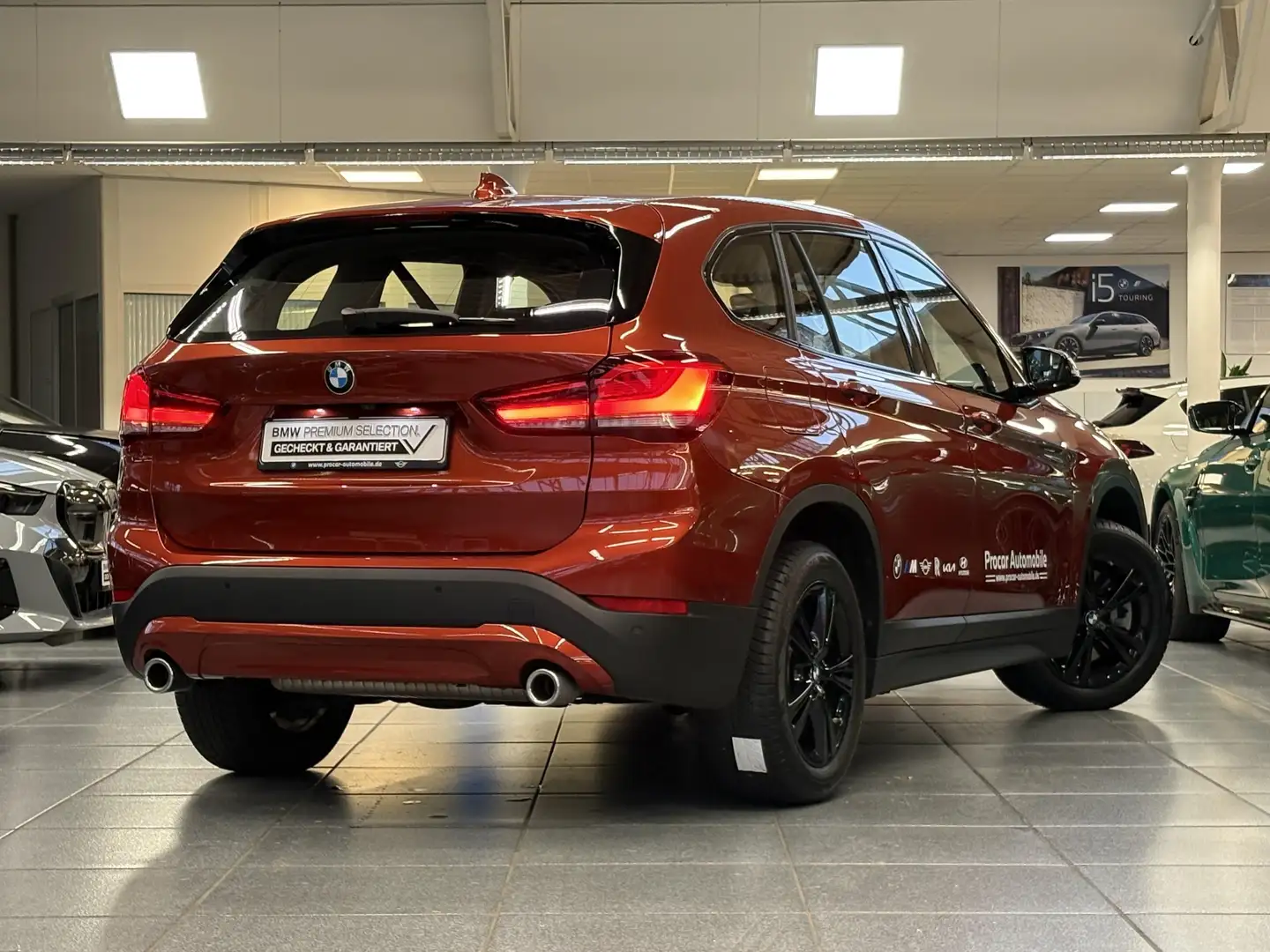 BMW X1 xDrive20i PA RFK LED HuD Shz. PDC Navi DAB Orange - 2