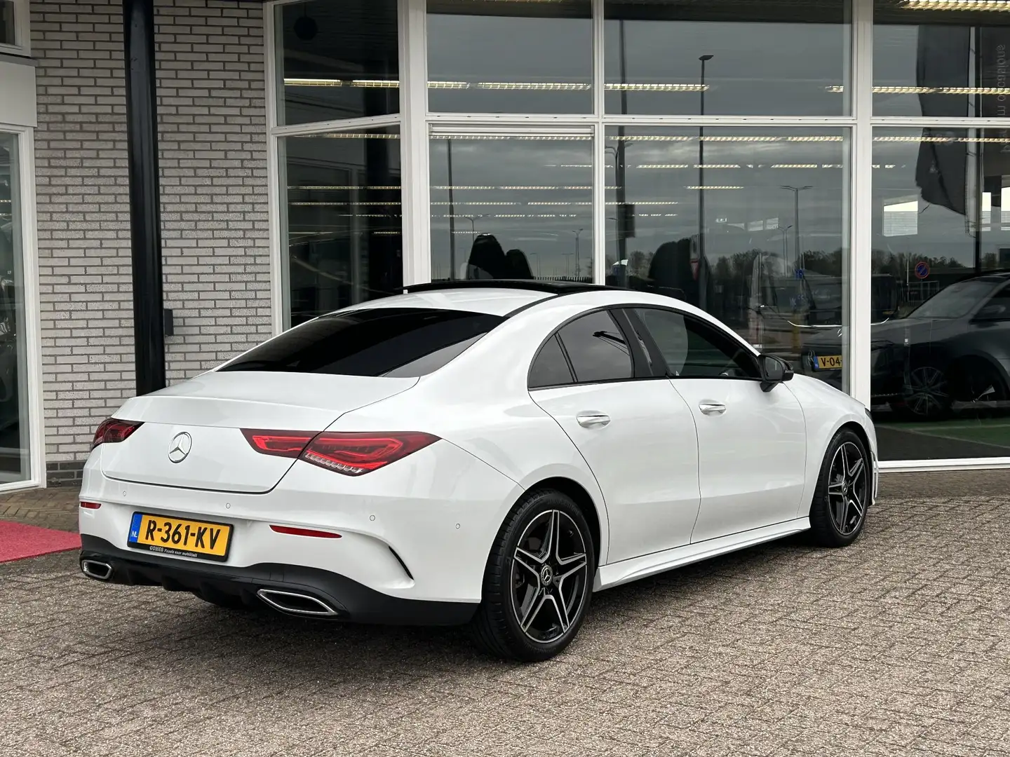 Mercedes-Benz CLA 180 AMG | Panoramadak | Sfeerverlichting Wit - 2