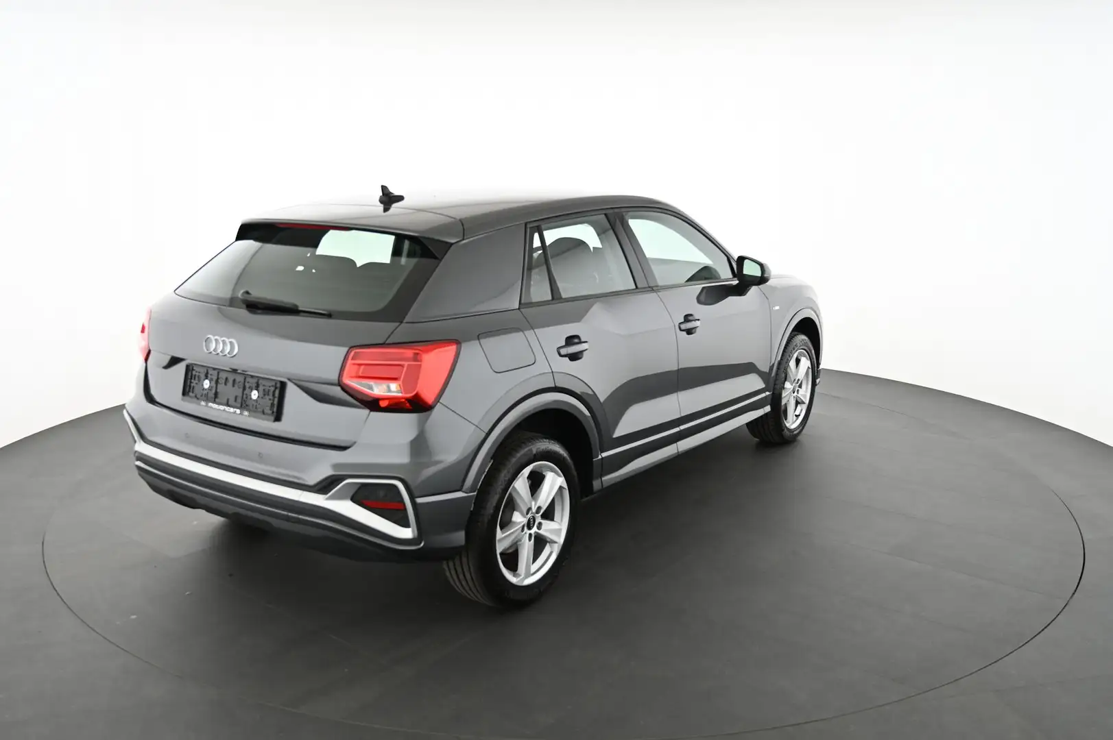Audi Q2 30 1.0 TFSI S Line Grau - 2