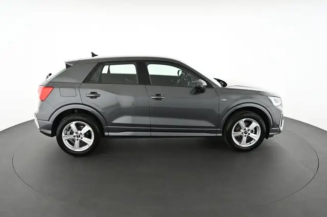 Audi Q2 view 6