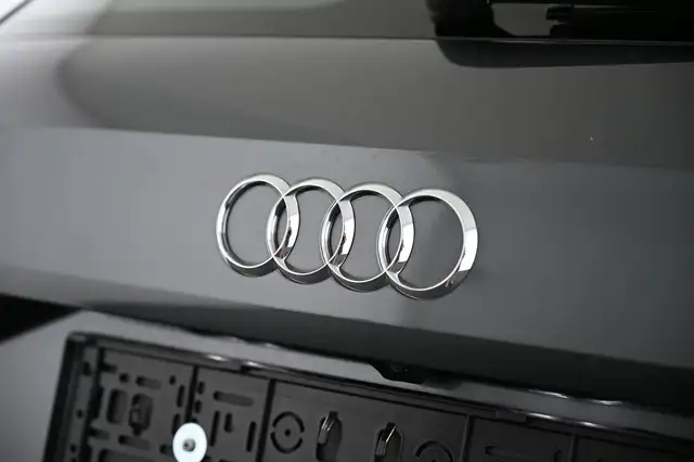 Audi Q2 view 13