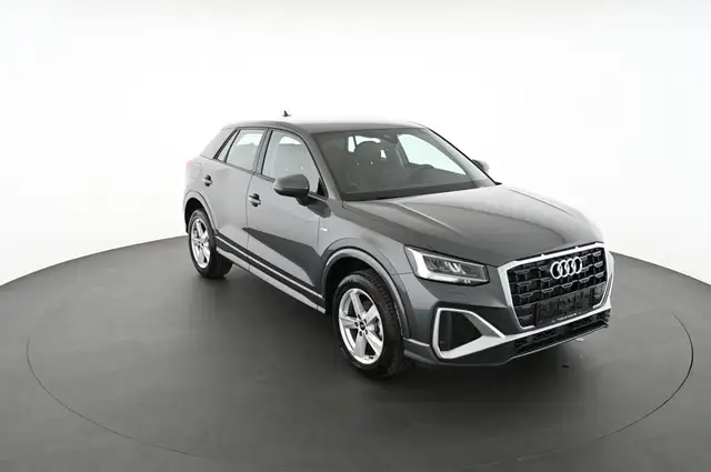 Audi Q2 view 10