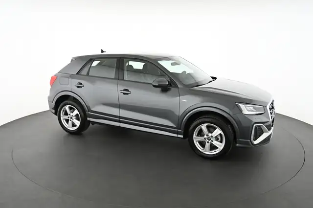 Audi Q2 view 8