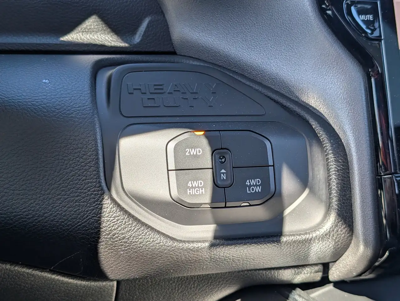 RAM 2500 снимка RAM 2500