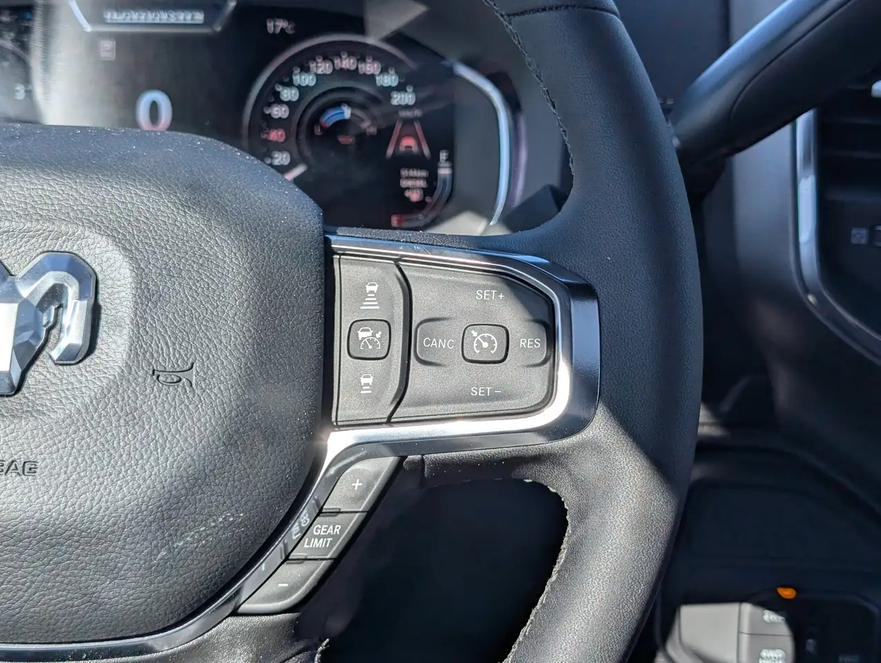 RAM 2500 снимка RAM 2500