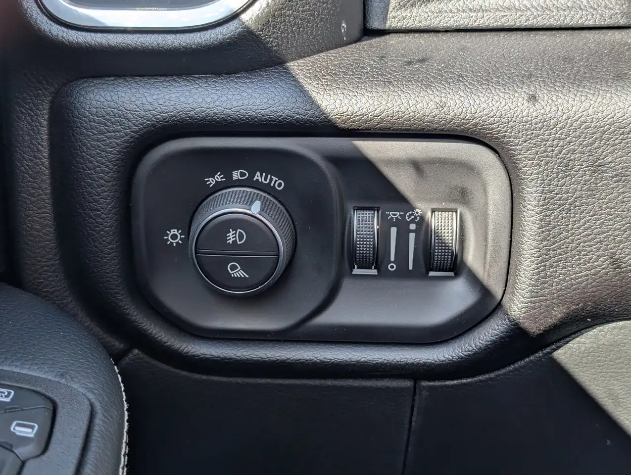 RAM 2500 снимка RAM 2500