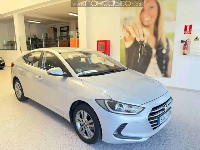 Hyundai ELANTRA 1.6i Tecno
