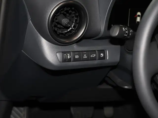 Toyota C-HR view 11