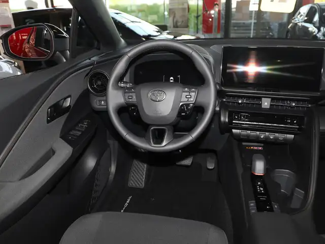 Toyota C-HR view 9