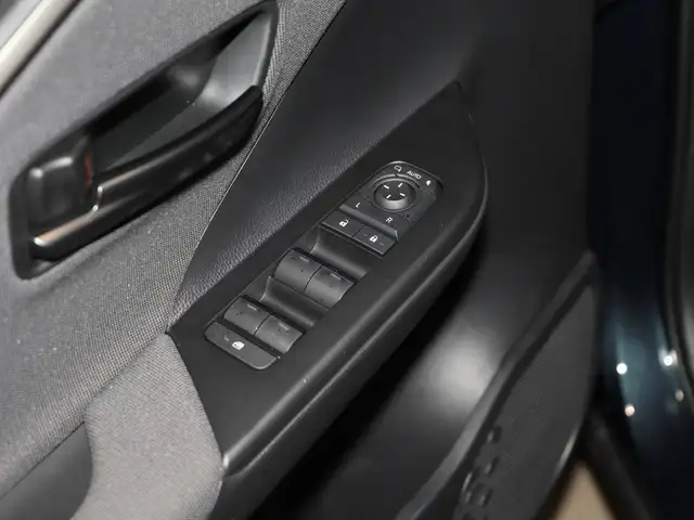 Toyota C-HR view 10