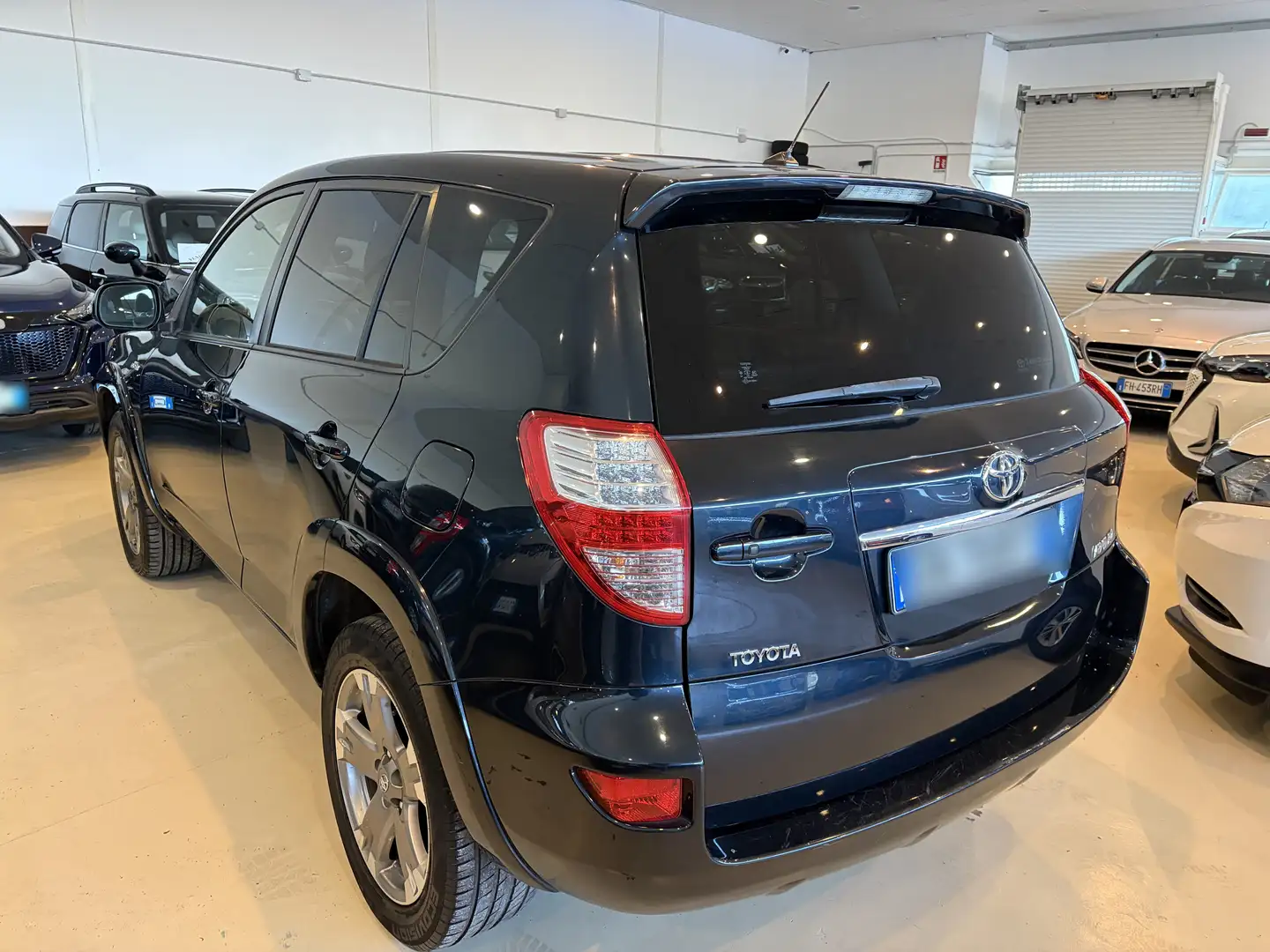 Toyota RAV 4 Crossover 2.2 d-4d Executive Auto 4x4 Blau - 2