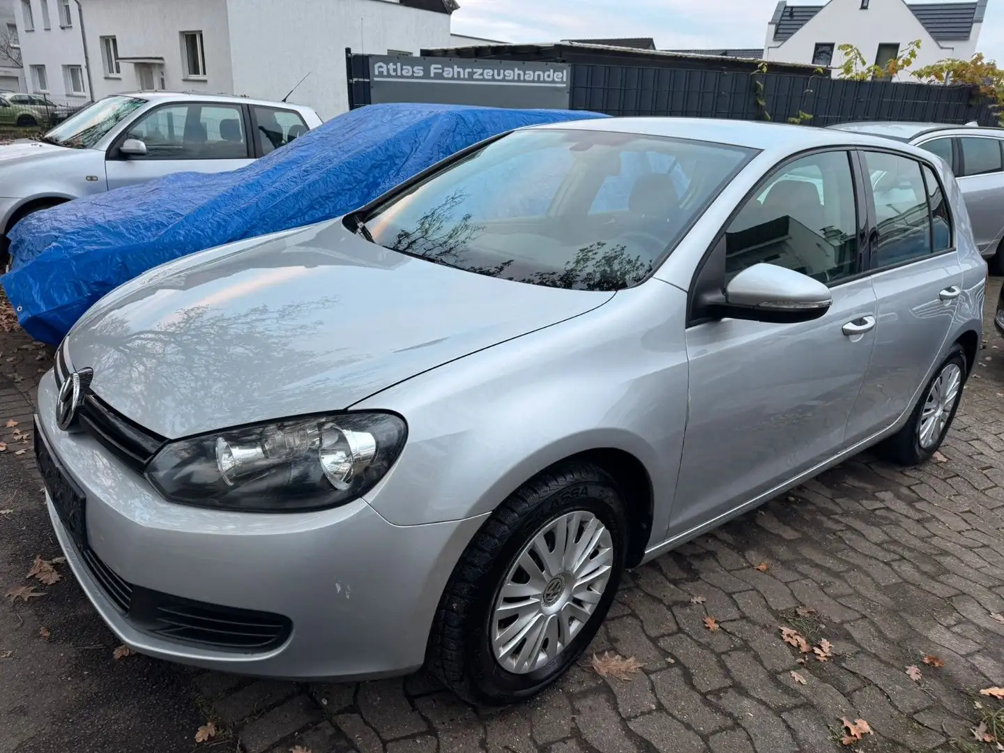 Volkswagen Golf VI elektr.Fenster,Klimaaut.,Tüv 10/2026 Silber - 1