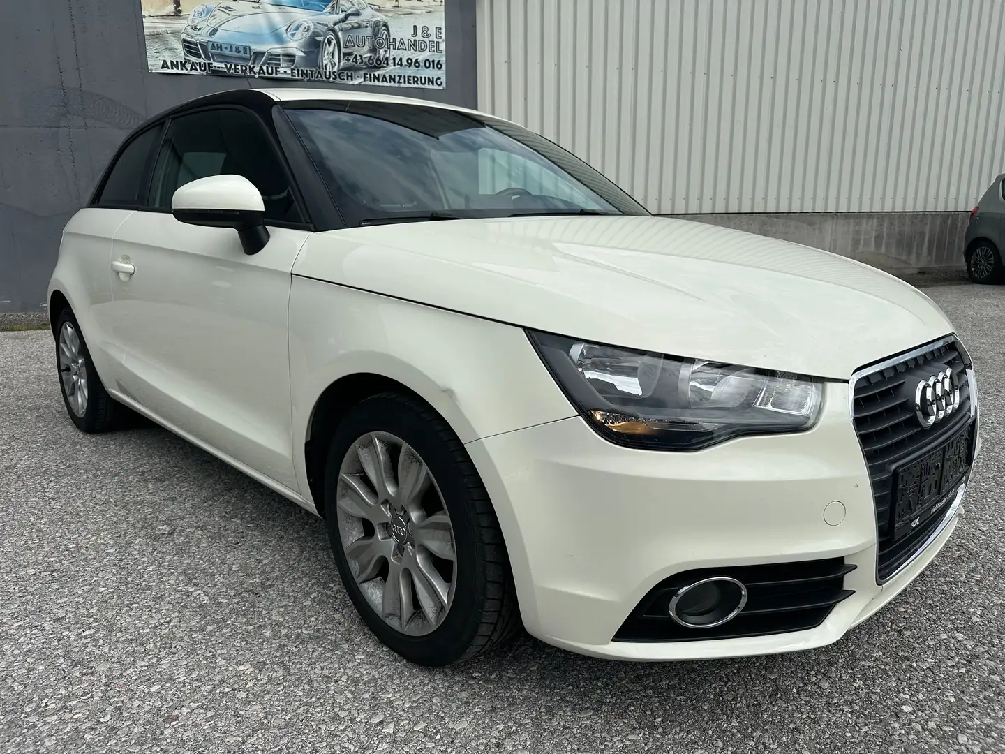 Audi A1 1,2 Benzin Pickerl 1/2027 Weiß - 1
