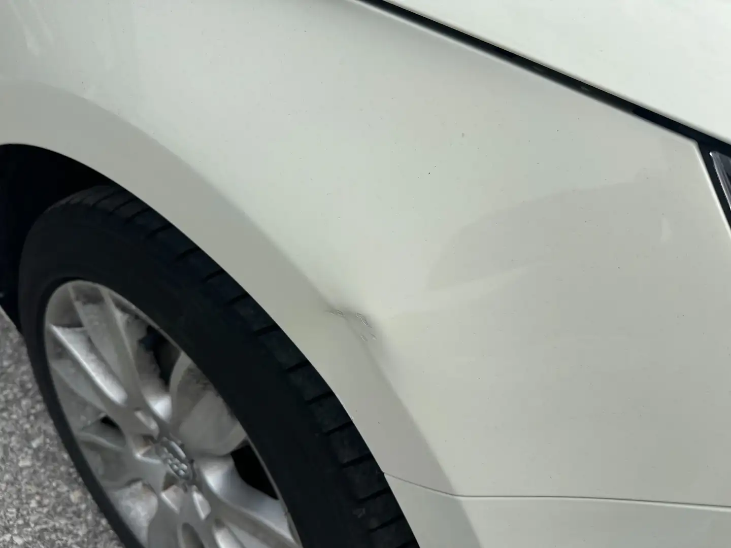 Audi A1 1,2 Benzin Pickerl 1/2027 Weiß - 2