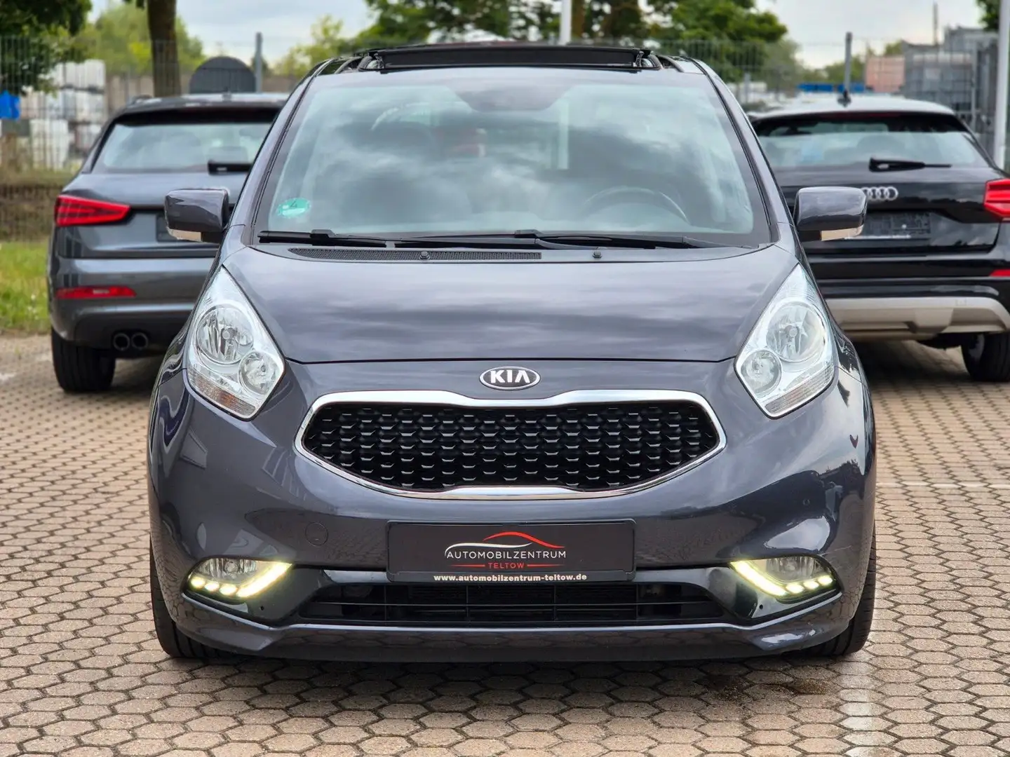 Kia Venga 1.6 CVVT Platinum Edition Automatik Pano Grau - 2