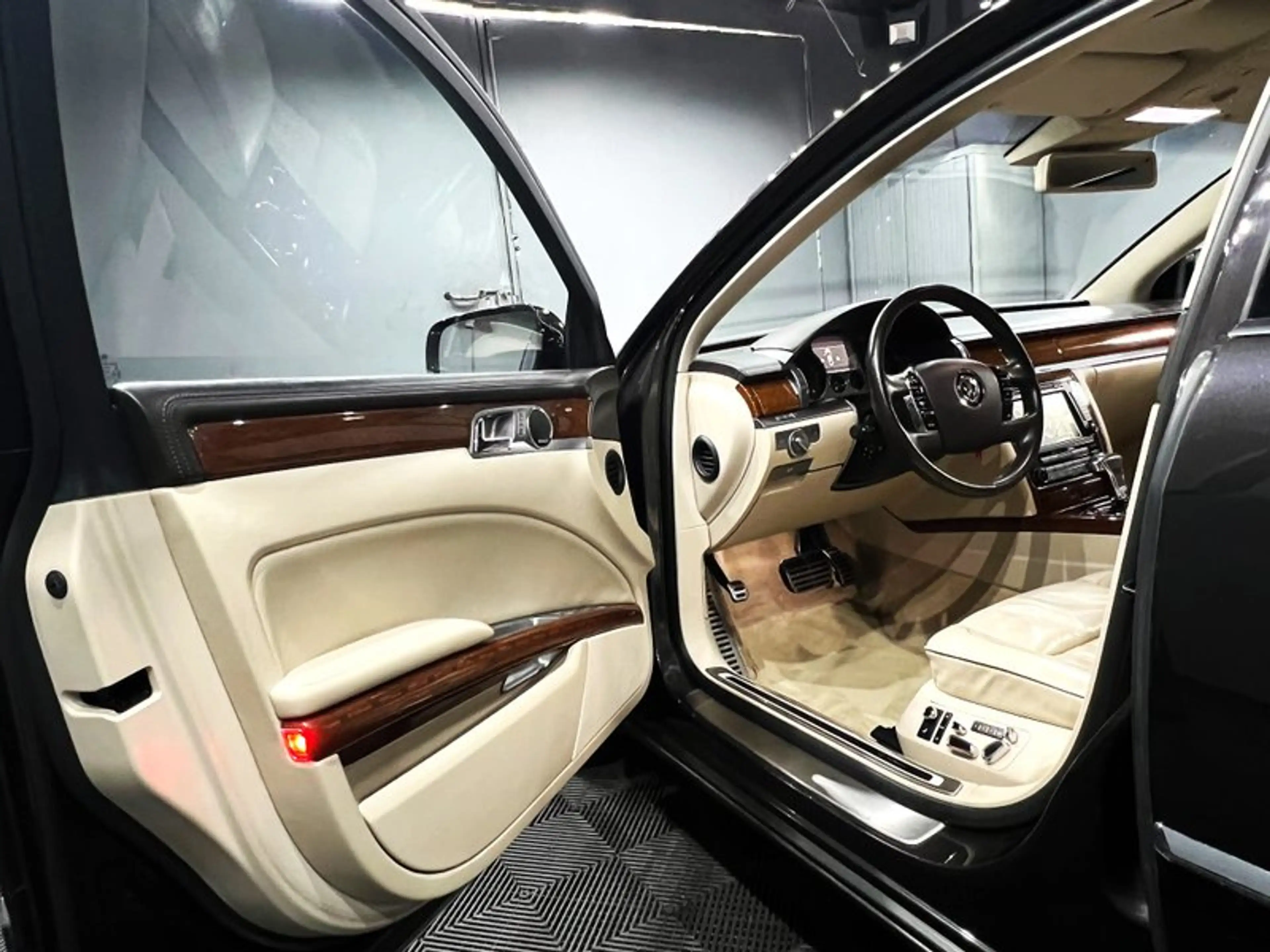 Volkswagen Phaeton V8 4Motion LANG|PANO|MASSAGE|LEDER|STHG|SOUND — photo 10