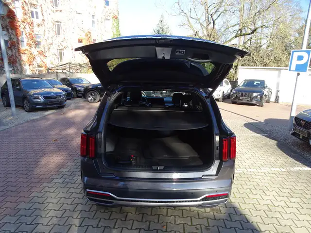 Kia Sorento view 4
