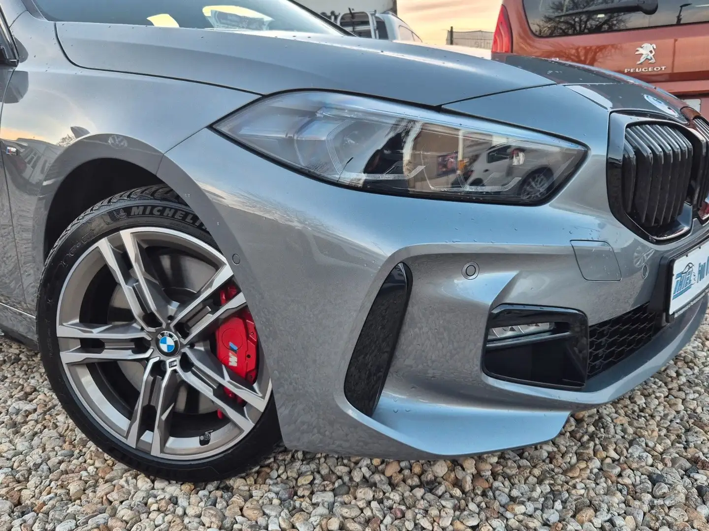 BMW 120 1 Limousine 120 i Edition LED H&K M-SportAHK Grau - 2