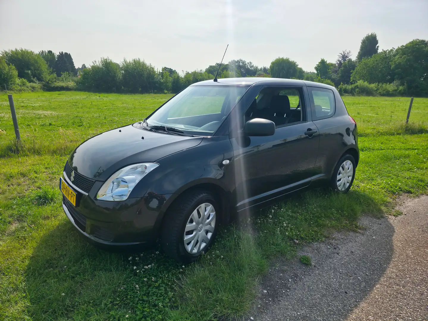 Suzuki Swift 1.3 GA Noir - 1
