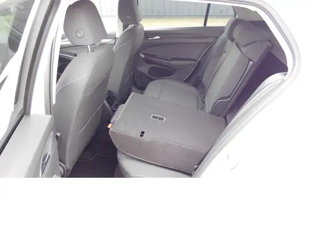 Volkswagen Golf view 13