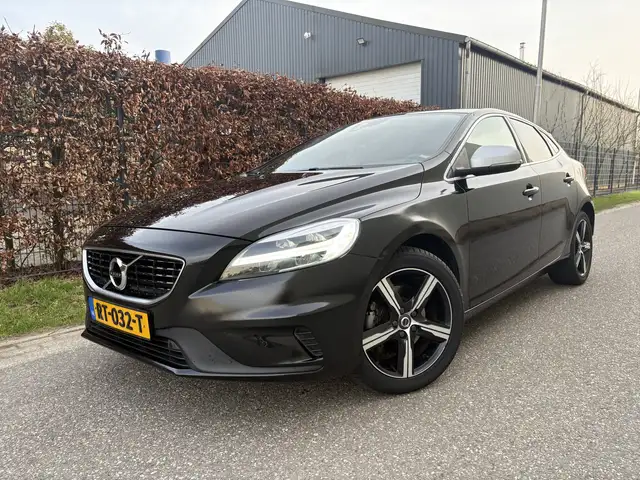 Volvo V40 2.0 T4 Business Sport / R-DESIGN / LEER / NAVI / C