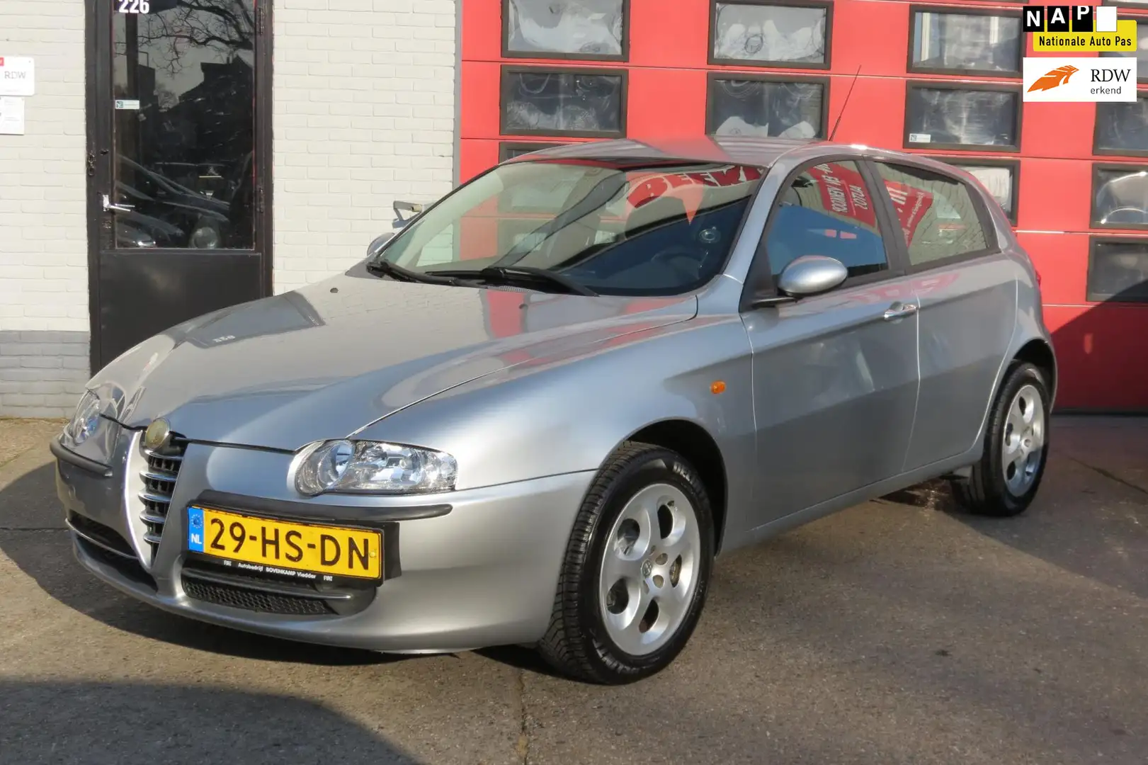 Alfa Romeo 147 1.6 T.Spark Progression , 148.000 KM Gris - 1