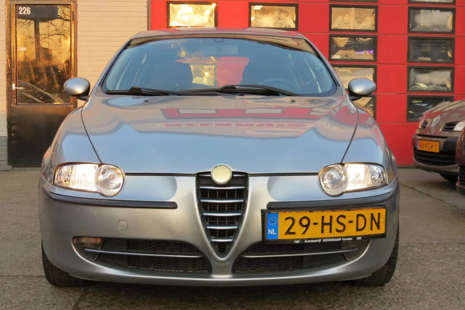Alfa Romeo 147 1.6 T.Spark Progression , 148.000 KM Gris - 2