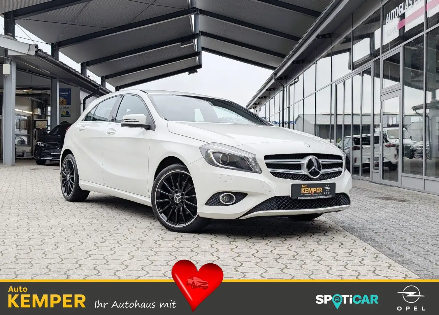 Mercedes-Benz A 180 A-Klasse A180 Autom. *Xenon*Navi* Weiß - 1